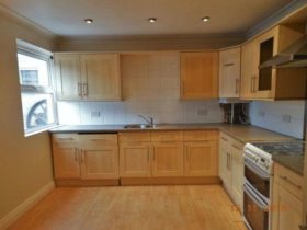 3 bedroom Flat to re...